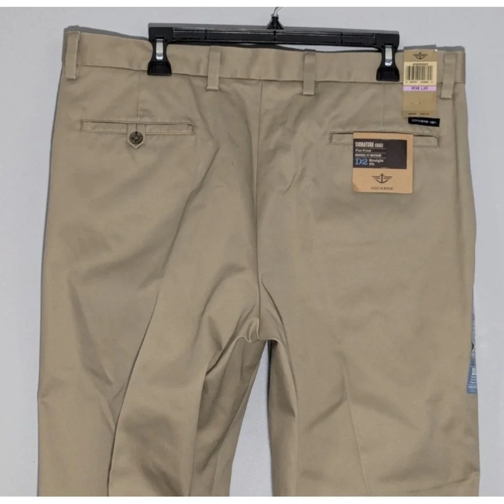 Dockers Signature Khakis Pants Tan 38x30 Flat Front Straight Fit D2 $58 NWT